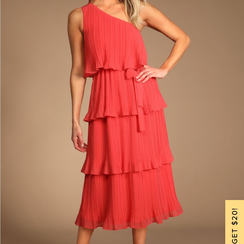 Lulu’s one shoulder pink tiered dress